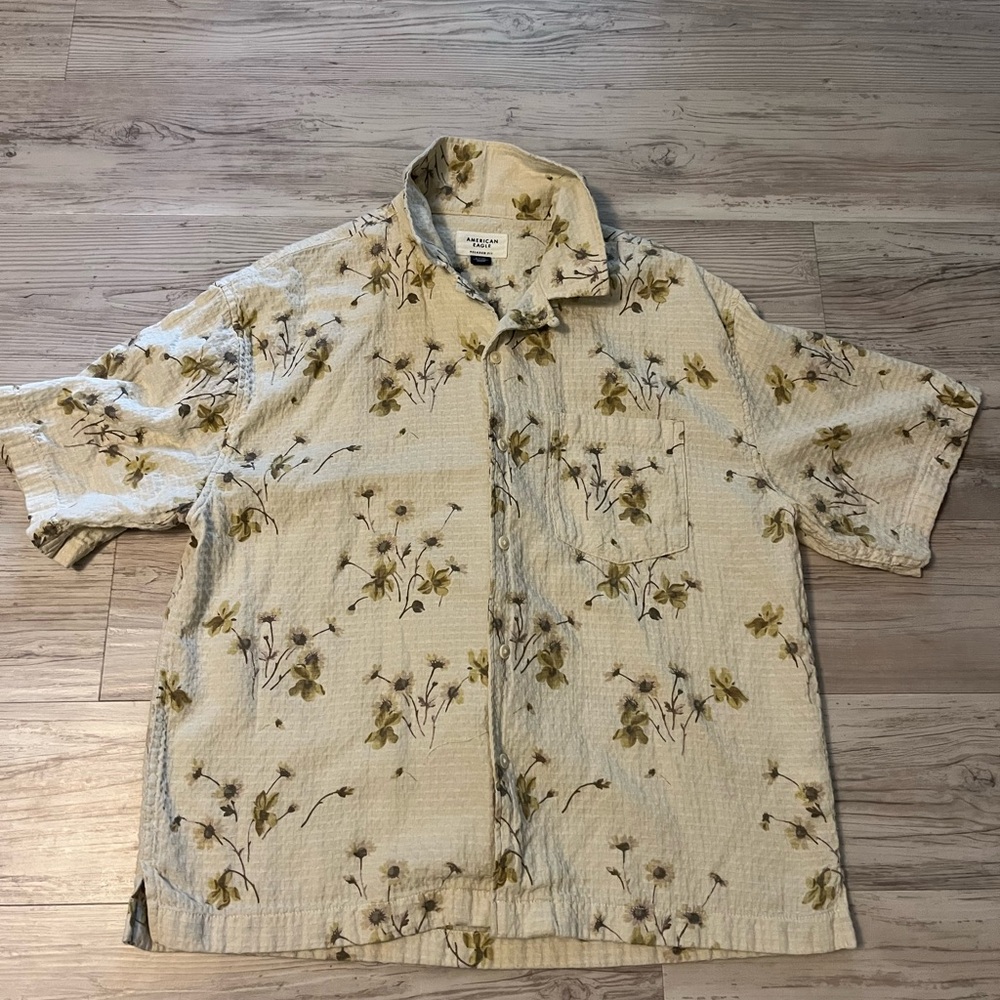 American Eagle Floral Short Sleeve Button-Up Shirt Cream and Yellow Size Small